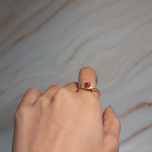 14Kt Gold Garnet Round Heart Ring