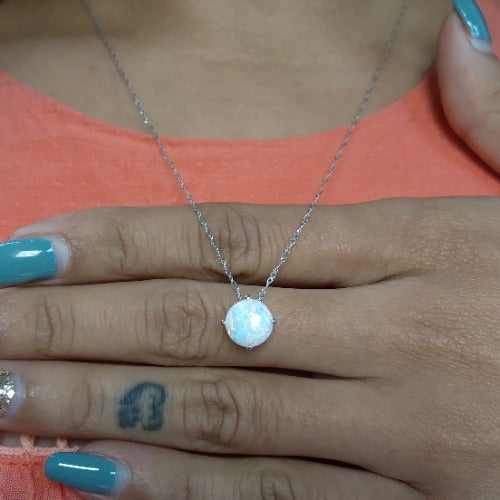 14Kt Gold Opal Round Pendant Necklace
