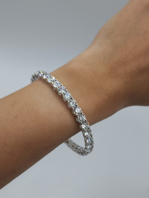 14Kt Gold 16.30Ct Lab grown Diamond Flexible Bangle