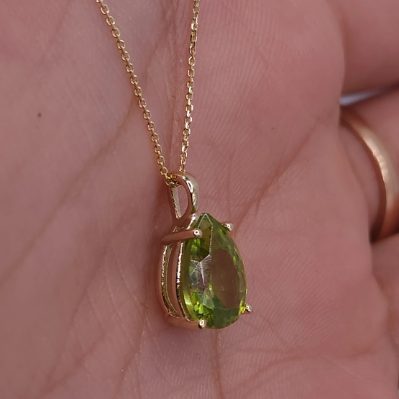 14Kt Gold Peridot Teardrop Pendant
