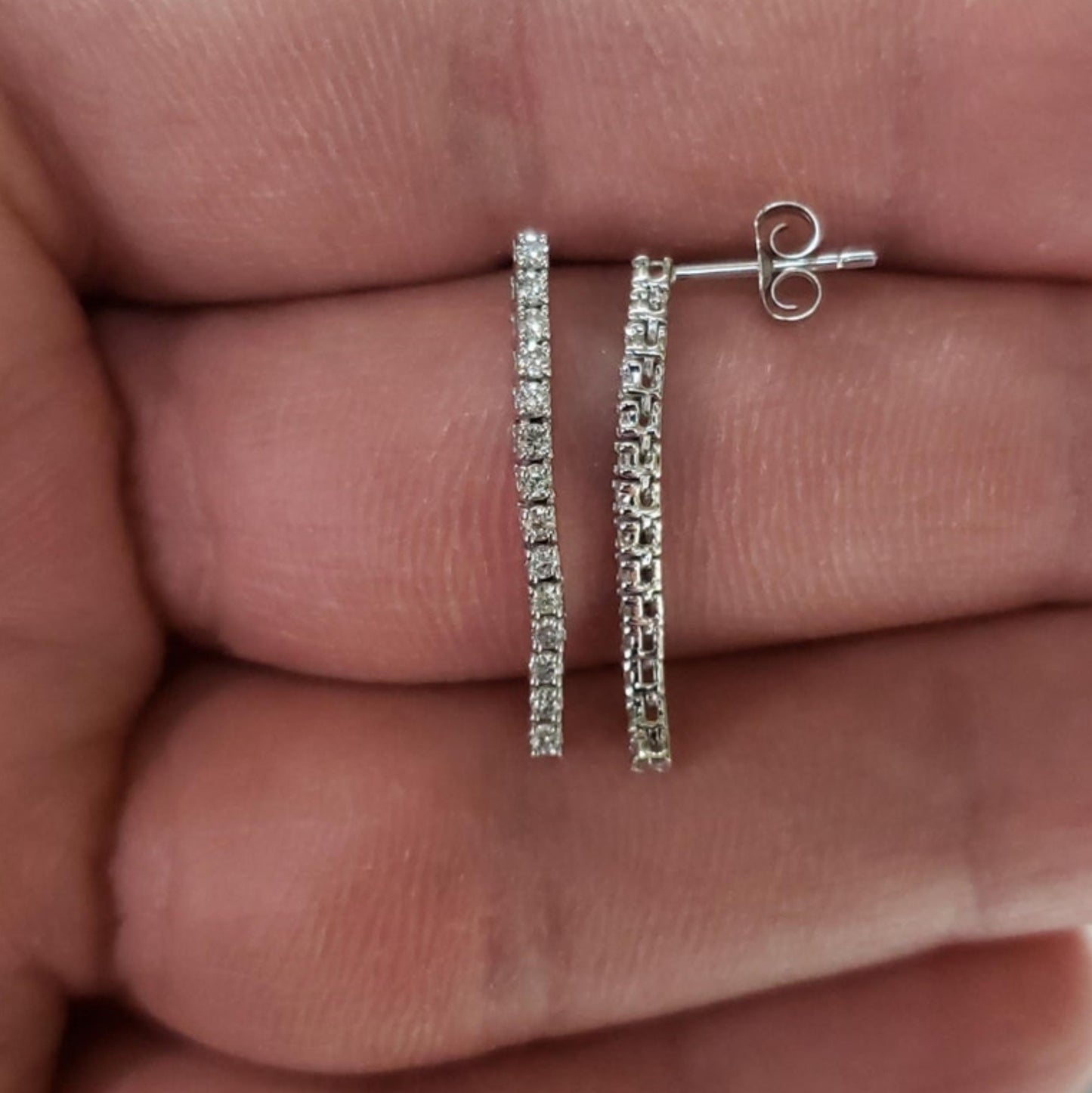14Kt Gold 0.40 Ct Diamond 1 Inch Long Earrings