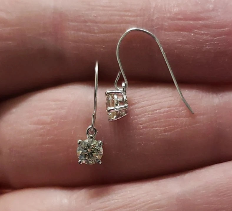 14Kt Gold 0.80 Ct Diamond Dangle Earrings