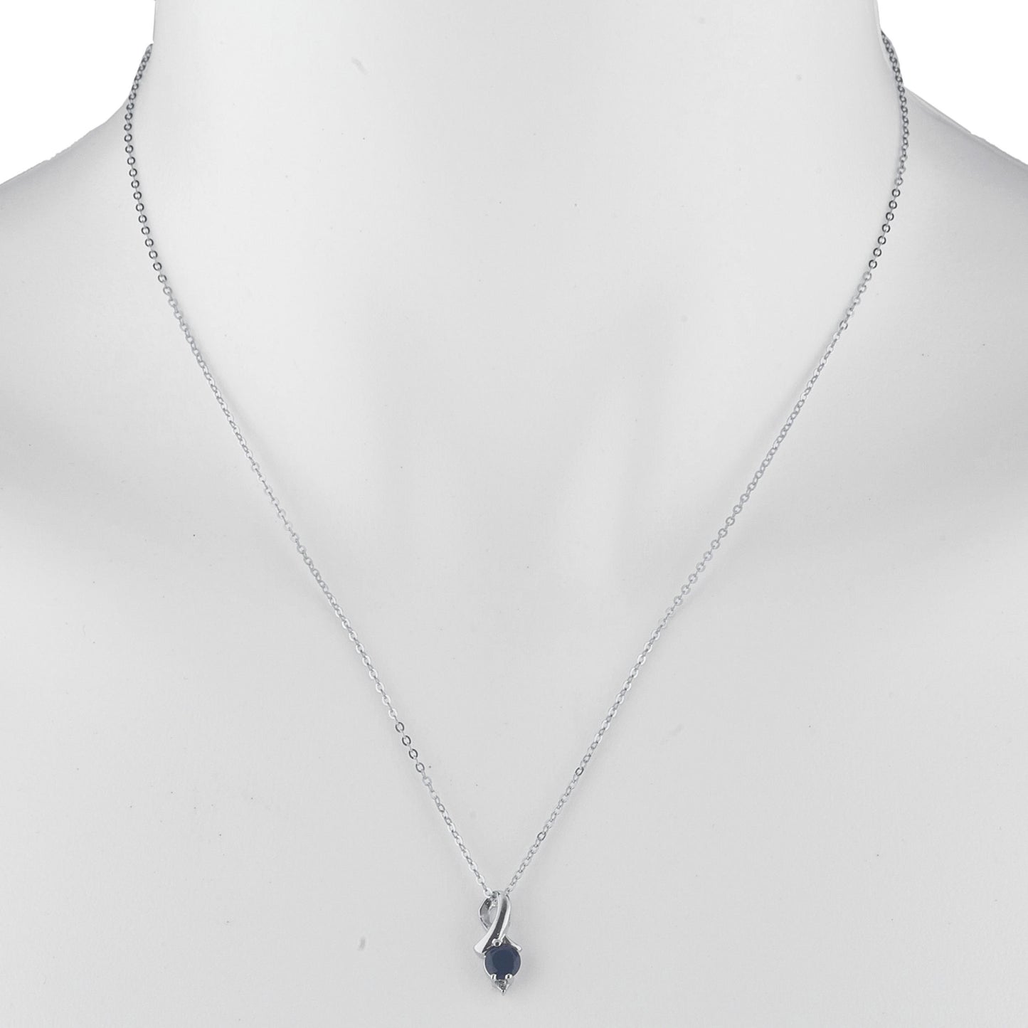 14Kt Gold Genuine Black Onyx & Diamond Round Design Pendant Necklace