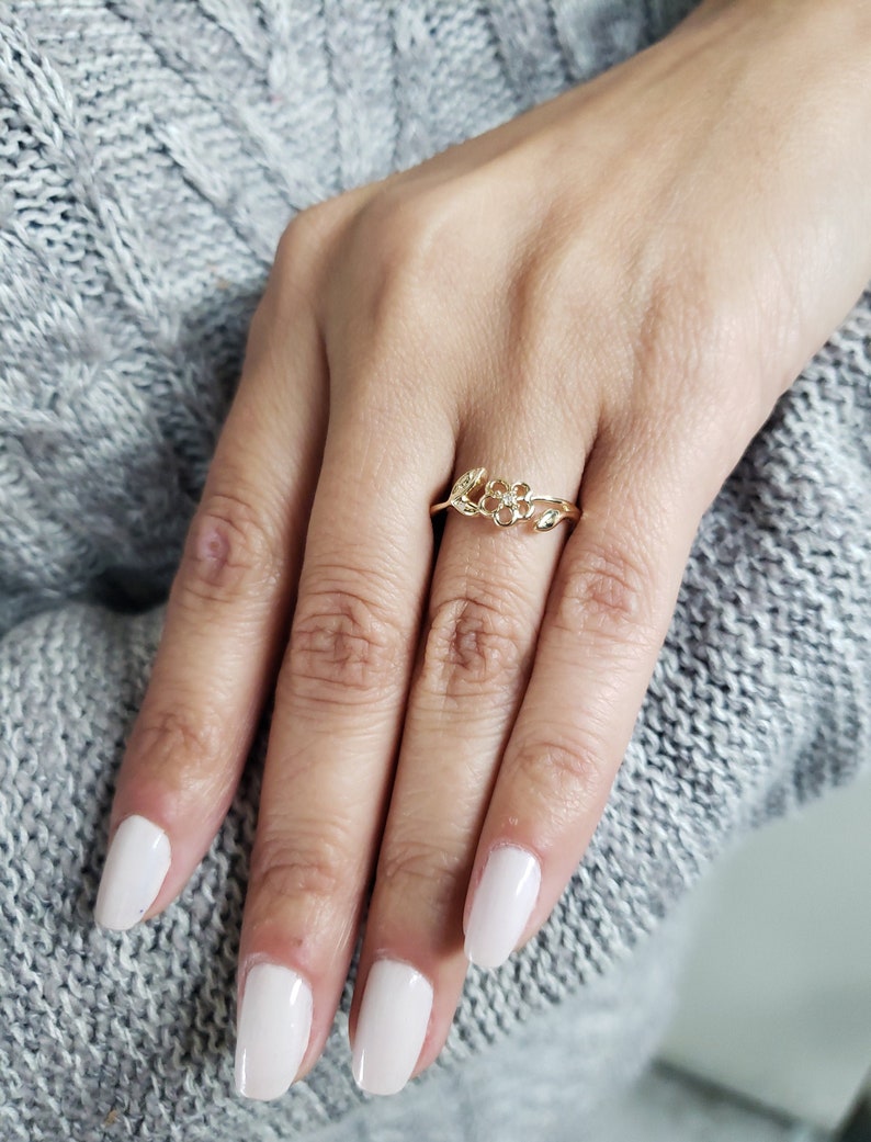 14Kt Gold Genuine Natural Diamond Flower Design Ring