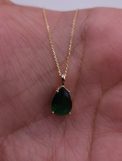 14Kt Gold Emerald Teardrop Pendant Necklace