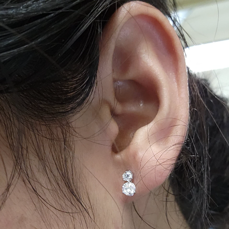 14Kt Gold 0.95 Ct Two Lab Grown Diamonds Earrings