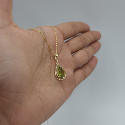 14Kt Gold 2 Ct Peridot Pear Teardrop Design Pendant Necklace