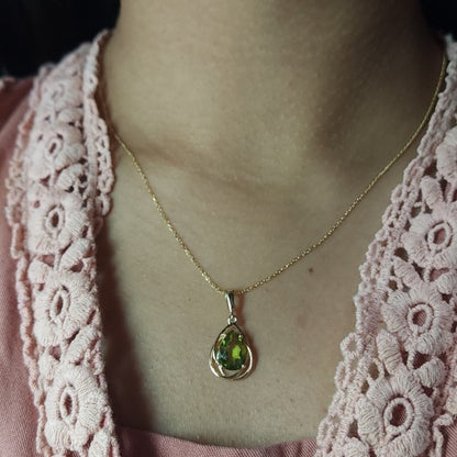 14Kt Gold 2 Ct Peridot Pear Teardrop Design Pendant Necklace