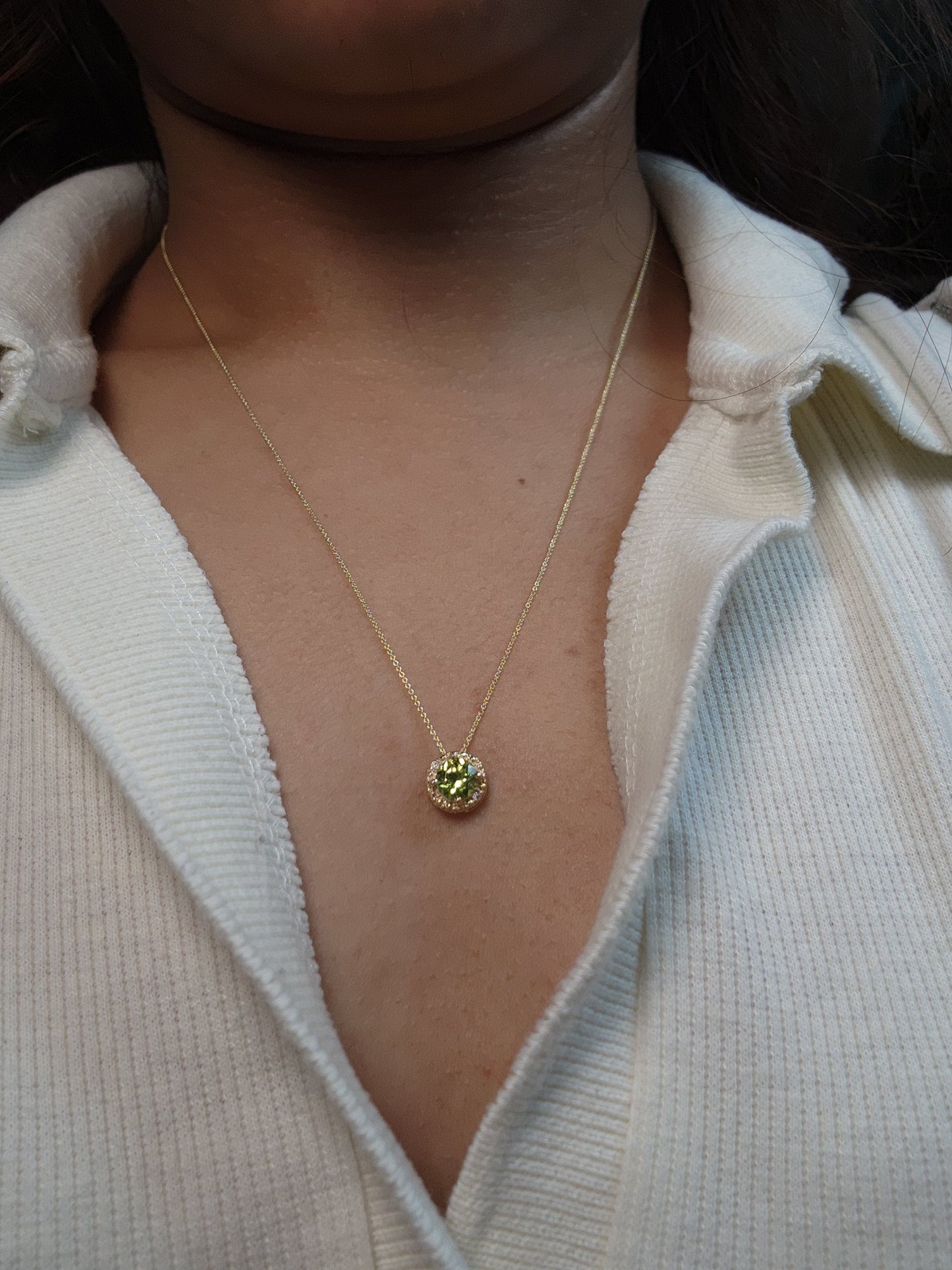 14Kt Gold 0.50 Ct Peridot Halo Design Pendant Necklace