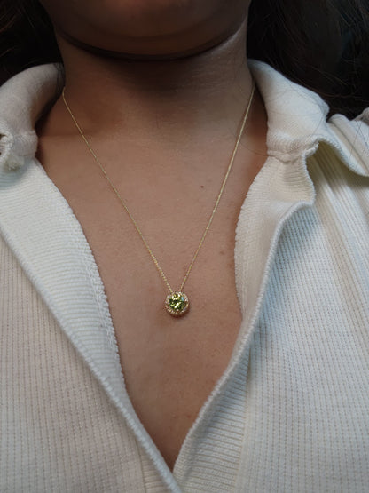 14Kt Gold 0.50 Ct Peridot Halo Design Pendant Necklace