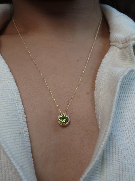 14Kt Gold 0.50 Ct Peridot Halo Design Pendant Necklace