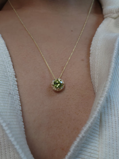 14Kt Gold 0.50 Ct Peridot Halo Design Pendant Necklace