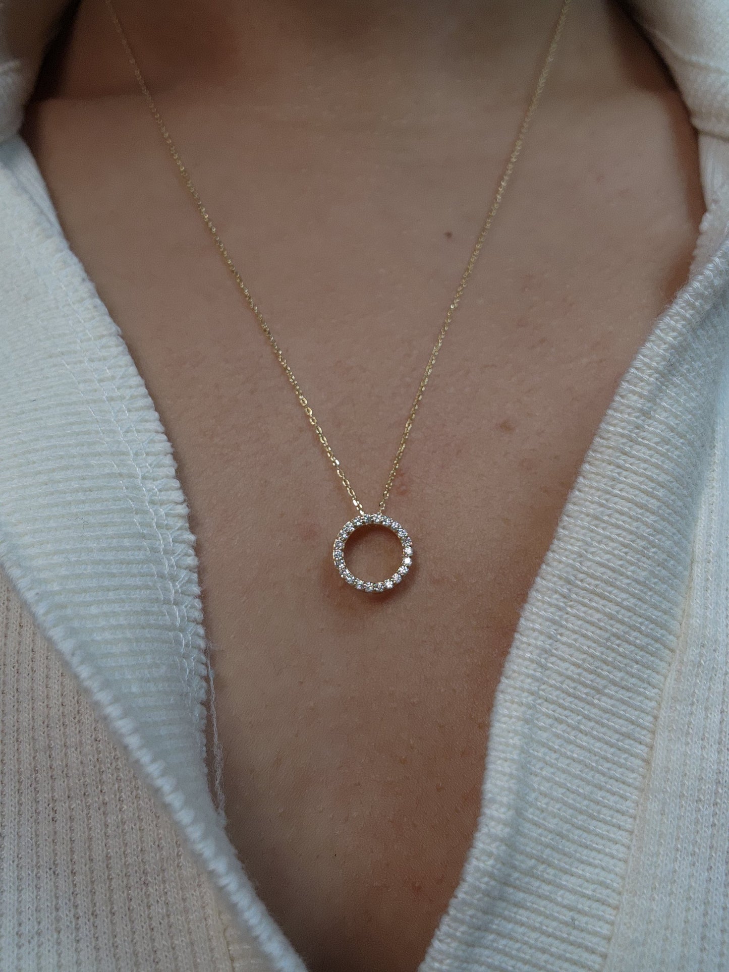 14Kt Gold Genuine Natural Diamond Circle Cluster Pendant Necklace