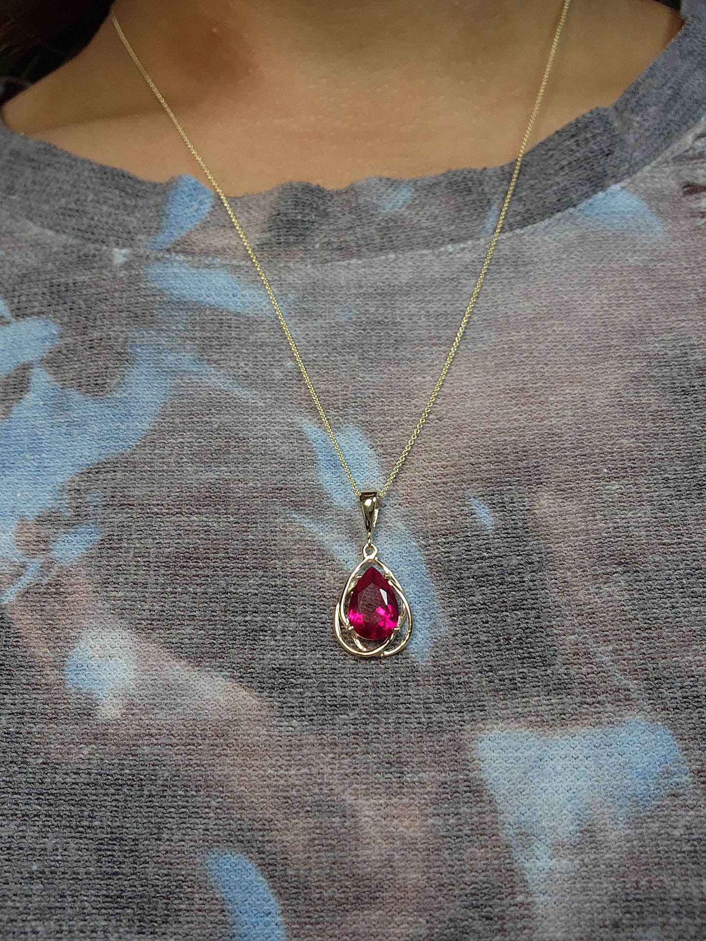 14Kt Gold 2 Ct Ruby Pear Teardrop Design Pendant Necklace