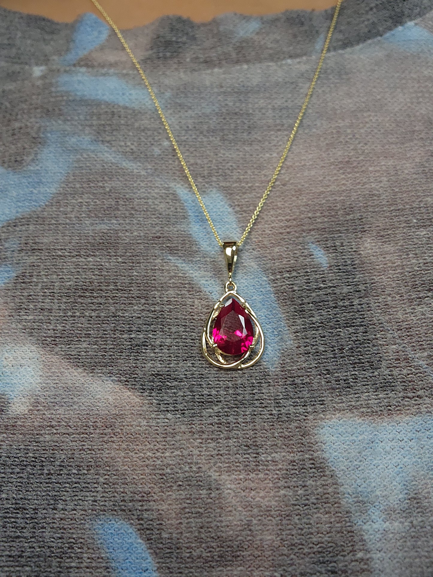 14Kt Gold 2 Ct Ruby Pear Teardrop Design Pendant Necklace