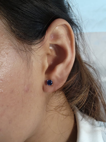 14Kt White Gold Blue Sapphire Round Stud Earrings