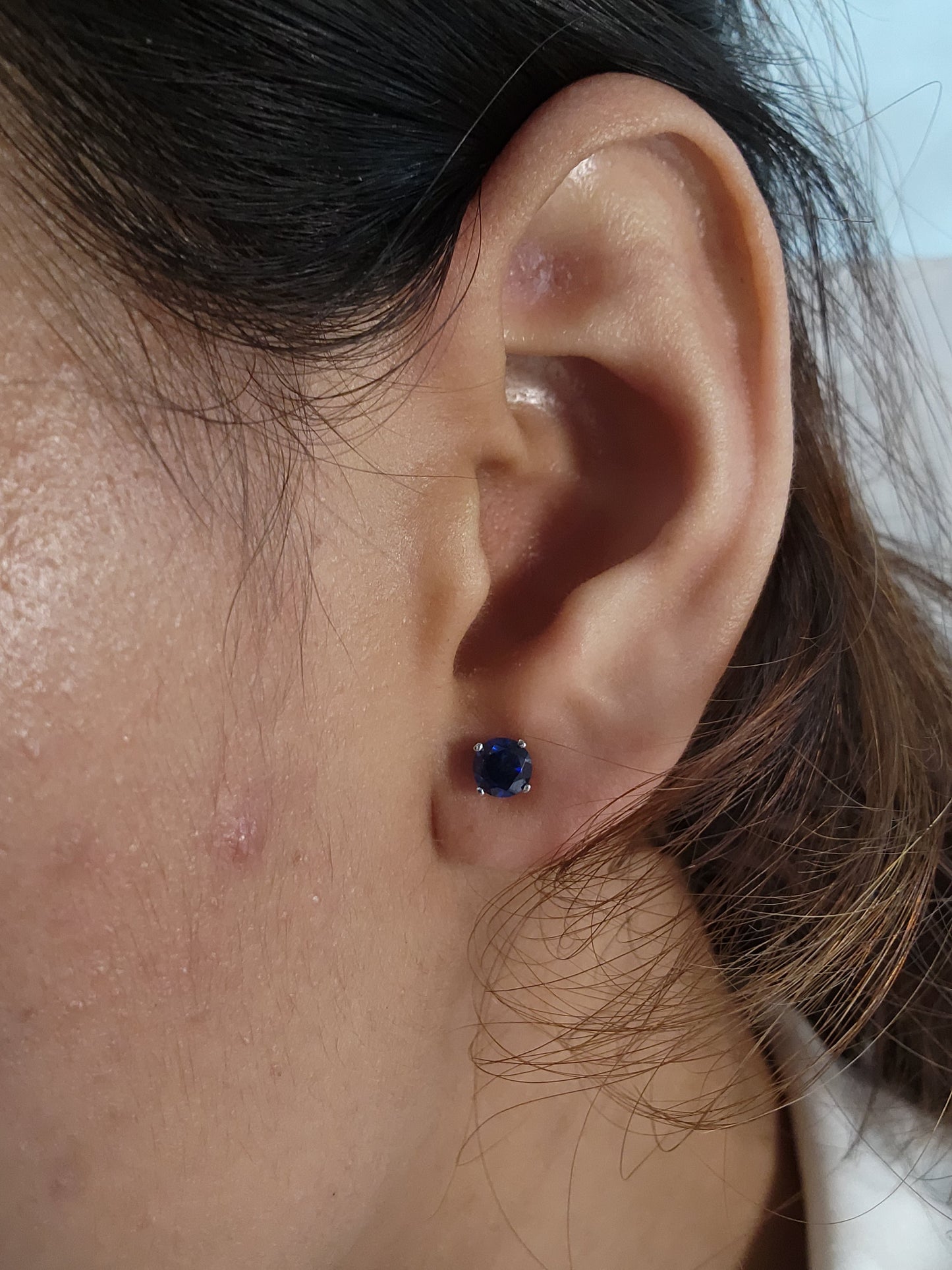 14Kt White Gold Blue Sapphire Round Stud Earrings