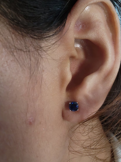 14Kt White Gold Blue Sapphire Round Stud Earrings