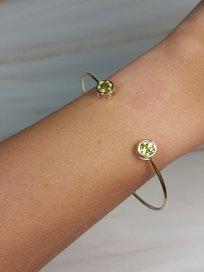 14Kt Gold Peridot Round Bezel Bangle Bracelet