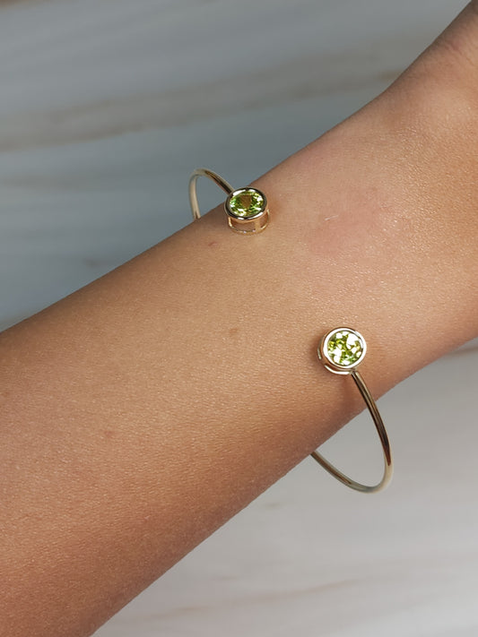 14Kt Gold Peridot Round Bezel Bangle Bracelet