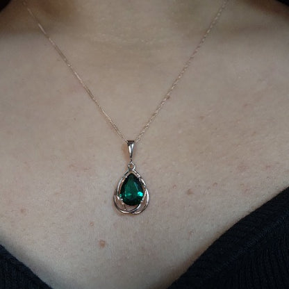 14Kt Gold 2 Ct Emerald Pear Teardrop Design Pendant Necklace
