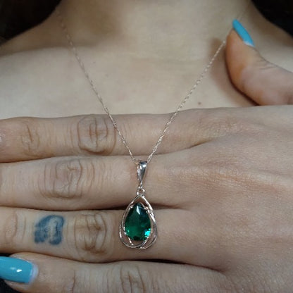 14Kt Gold 2 Ct Emerald Pear Teardrop Design Pendant Necklace