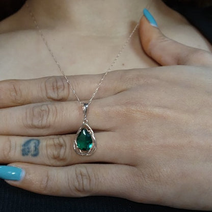 14Kt Gold 2 Ct Emerald Pear Teardrop Design Pendant Necklace