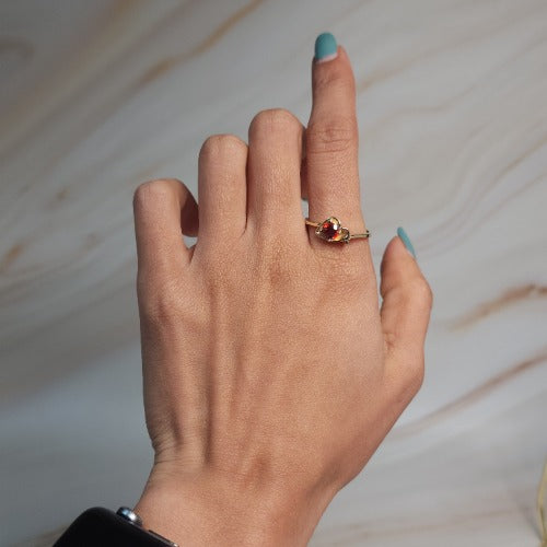 14Kt Gold Garnet Round Heart Ring