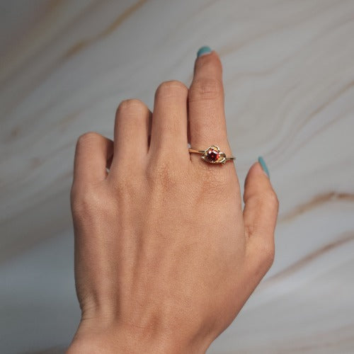 14Kt Gold Garnet Round Heart Ring