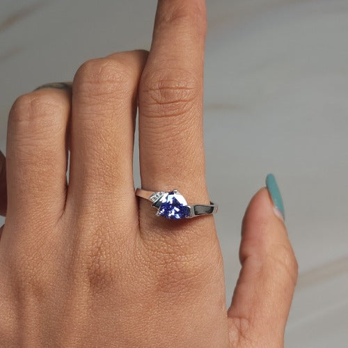 14Kt Gold Tanzanite & Diamond Trillion Ring