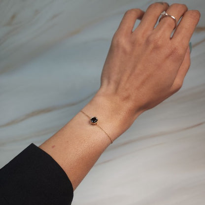 14Kt Gold Blue Sapphire Round Bezel Bracelet