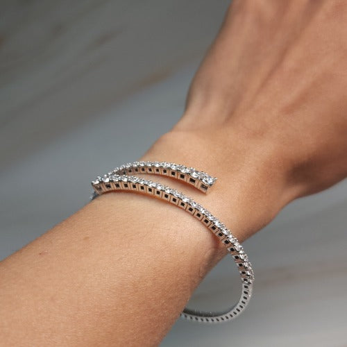 14Kt Gold 3 Ct Lab Grown Diamond Half Diamond Graduated Flexible Bangle