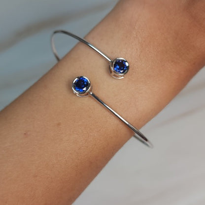 14Kt Gold Blue Sapphire Round Bezel Bangle Bracelet