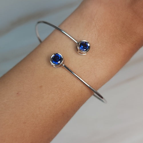 14Kt Gold Blue Sapphire Round Bezel Bangle Bracelet