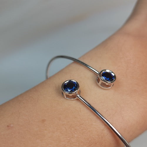 14Kt Gold Blue Sapphire Round Bezel Bangle Bracelet