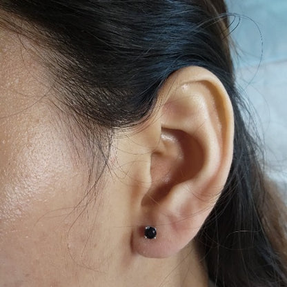14Kt Gold 4mm Genuine Black Onyx Round Stud Earrings