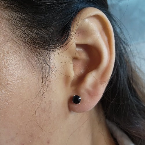 14Kt White Gold Genuine Black Onyx Round Stud Earrings