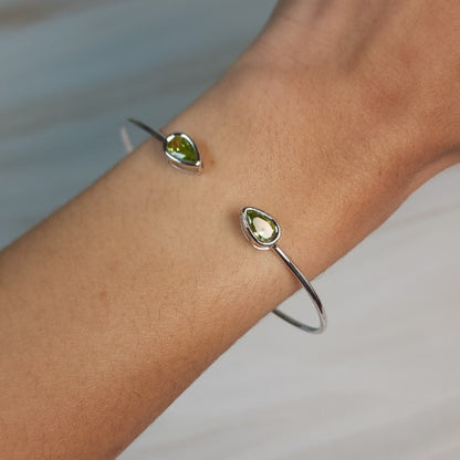 14Kt Gold Peridot Pear Bezel Bangle Bracelet