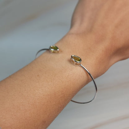 14Kt Gold Peridot Pear Bezel Bangle Bracelet