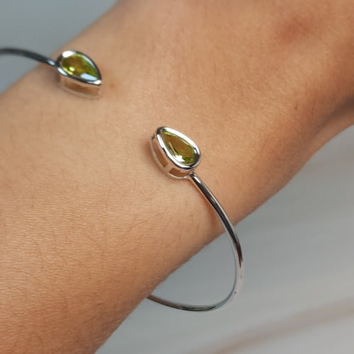 14Kt Gold Peridot Pear Bezel Bangle Bracelet