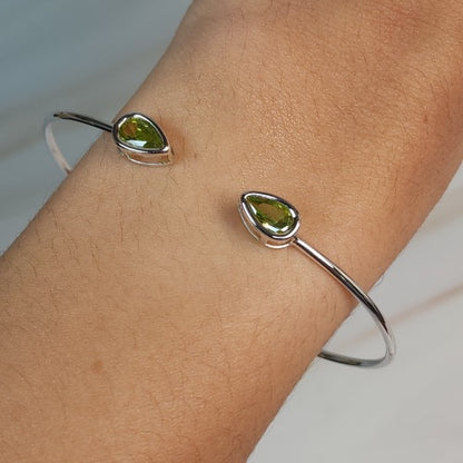 14Kt Gold Peridot Pear Bezel Bangle Bracelet