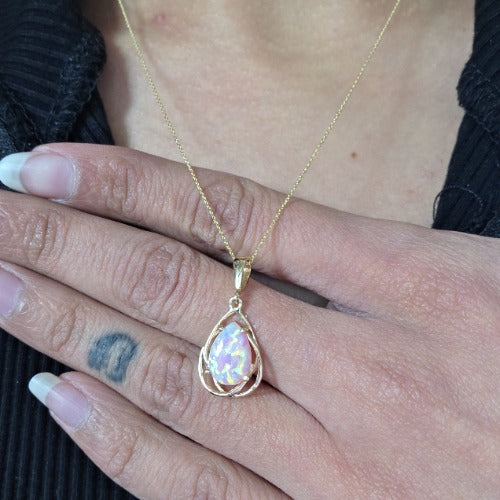 14Kt Gold Pink Opal Pear Teardrop Design Pendant Necklace