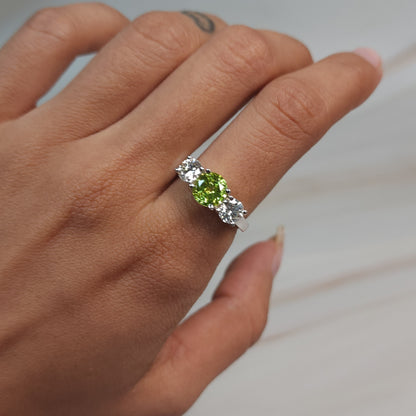 Simulated Peridot & 1Ct Lab Grown Diamond Round ring .925 Sterling Silver