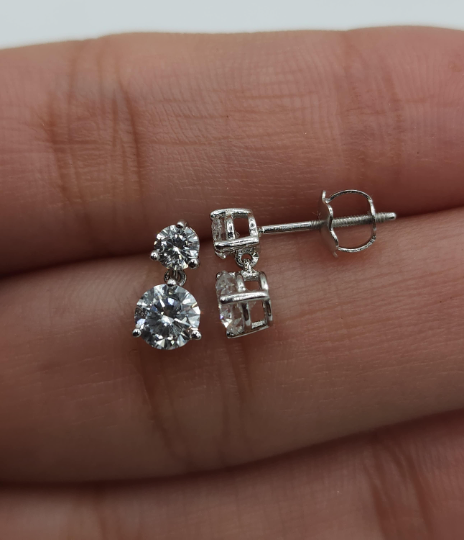 14Kt Gold 0.95 Ct Two Lab Grown Diamonds Earrings