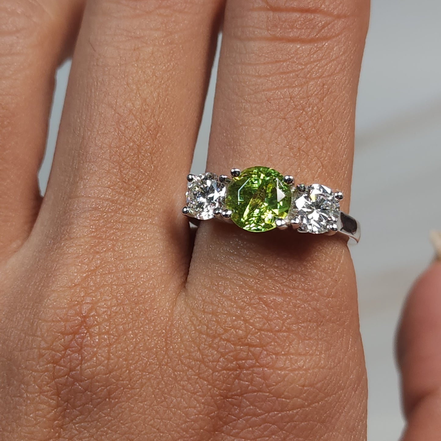 Simulated Peridot & 1Ct Lab Grown Diamond Round ring .925 Sterling Silver