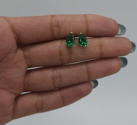 14Kt Gold Emerald Teardrop Pear Shape Stud Earrings