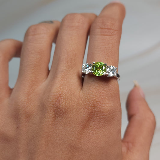 Simulated Peridot & 1Ct Lab Grown Diamond Round ring .925 Sterling Silver
