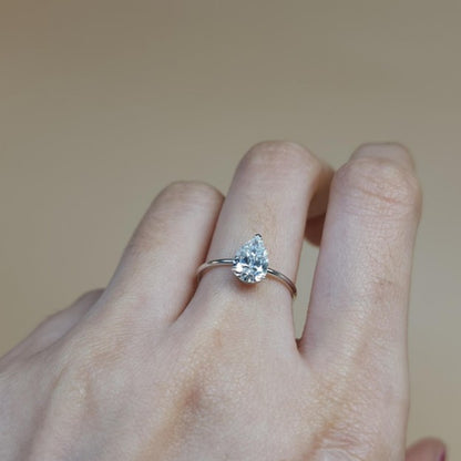 14Kt Gold 1 Ct Lab Grown Teardrop Diamond Ring