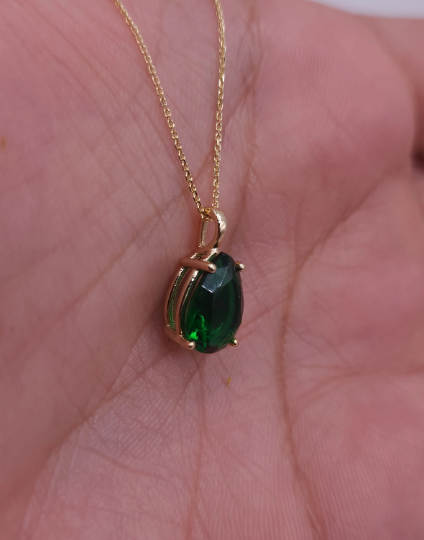 14Kt Gold Emerald Teardrop Pendant Necklace