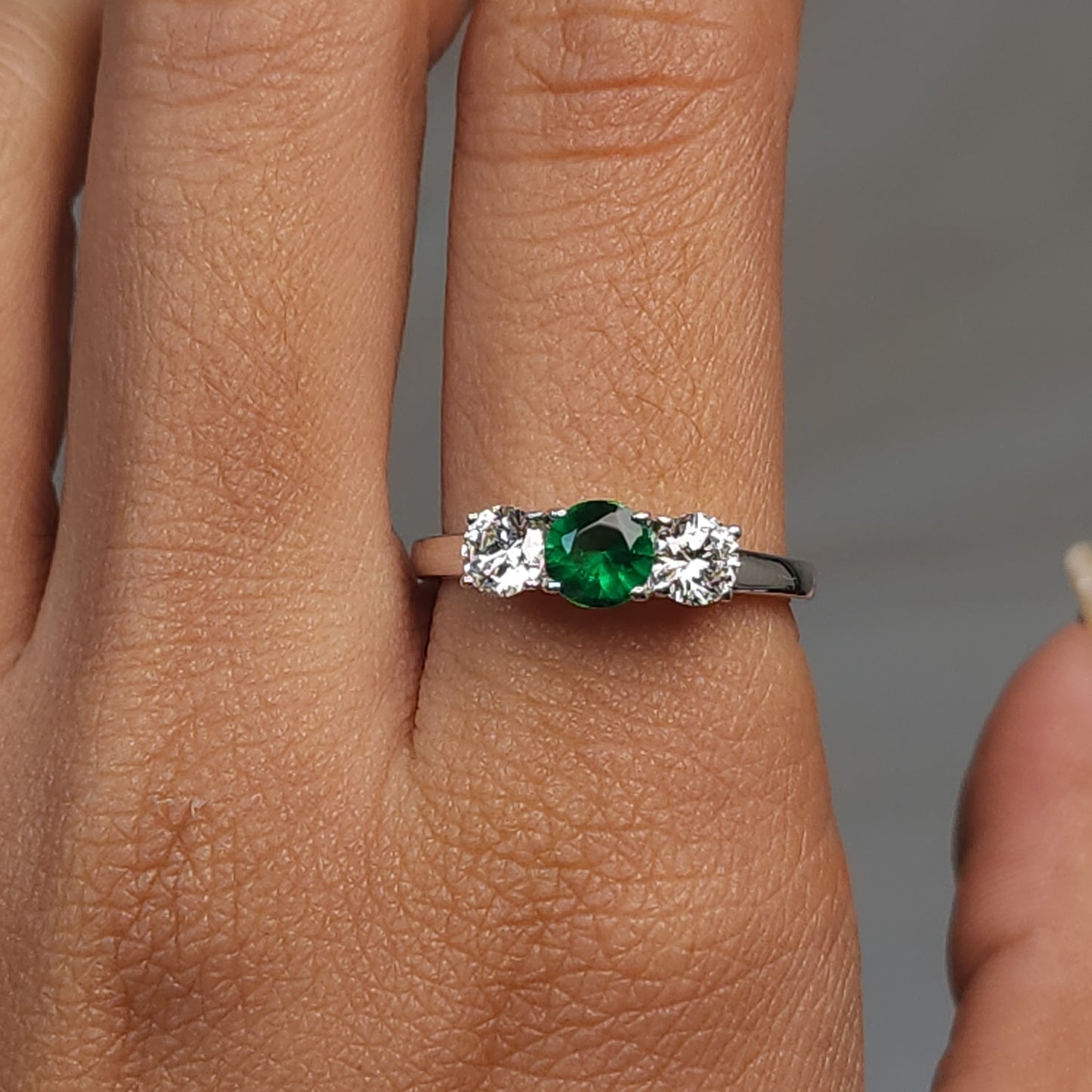 Simulated Emerald & Lab Grown Diamond Round ring .925 Sterling Silver
